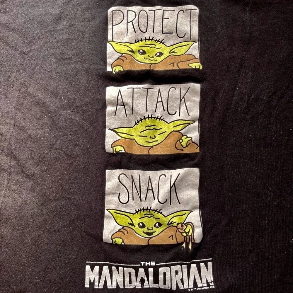 Star Wars The Mandalorian The child protect Attack Snack T -Shirt